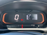 文字が大きく、とっても見やすいメーターです☆ディスプレイがグリーンに光ると、燃費の良い運転をしている証拠です(*^_^*)