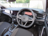 明るく開放的なキャビンは長時間の運転でも疲れにくく、どの席に座っても快適にお過ごし頂けます