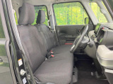 運転席シート廻りは使用感も少なく、良好な状態となっています。前オーナー様が丁寧に使っていたことがよくわかりますね。