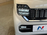 【LEDヘッドライト】悪天候や夜間走行時も良好な視界を確保し安心して運転できる高輝度LEDヘッドライトを装備!点灯速度が早く、消費電力も抑えられています。