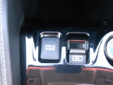 SPORT、ECO、STANDARDの3種類のドライブモードを設定。SPORTモードでは、より力強い加速を体感できます。また、SPORTとECOの両モードにもクリープを設定し、駐車場などでの速度調整をしやすくしています。