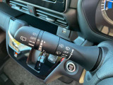 動くタイミングを調整できる間欠式ワイパーは、車速に連動して間欠時間が変化する機能も備えて運転をサポートしてくれます!
