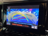【バックカメラ】駐車時に後方がリアルタイム映像で確認できます。大型商業施設や立体駐車場での駐車時や、夜間のバック時に大活躍!運転スキルに関わらず、今や必須となった装備のひとつです!