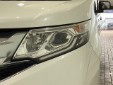 LEDヘッドライトは、点灯の瞬間から最大光量を発揮し、突然暗くなるトンネルなどでの安定感を高めます。