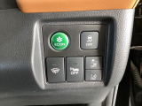 Hondaセンシング用の、VSA(ABS+TCS+横滑り抑制)解除とレーンキープアシストシステムのメインスイッチなどはハンドルの右側に装備しています。燃費に役立つECONボタンもここです。