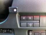 運転支援システムも多数装備されております。追突被害を軽減するエマージェンシーブレーキも付いております。
