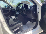 運転席足元