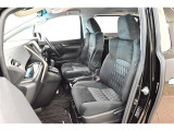 中古車をキレイで気持ちよくお乗りいただけるよう、エンジンルームからシートを外した洗浄まで、目に見えない部分も徹底的に洗浄しています!