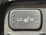 【シートヒーター】シートを温めてくれる暖房機器です!長時間座っていると負担が掛かりやすい背中や腰、または冬場などの寒い日に冷えやすい脚部に快適なぬくもりを伝えます。