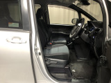 フロントシートは調整機能も細かく設定され、どんな体格にもフィット!!長距離でも快適なドライブをお楽しみ頂けます!