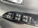 【パワーウインドウ】運転席のスイッチで、各席の窓ガラスの開閉ができます!あると便利ですよね!