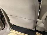 シートバックポケット付き。