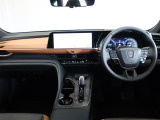 操作性とデザイン性を重視した運転席廻りと各種スイッチやメーター類です!
