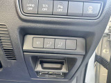 運転席は、10Wayの電動シート仕様になっています。ドライバーの体格に合わせたドライビングポジションを設定出来ます。また、頻繁に使うポジションを記憶させるメモリー機能も便利です★☆★☆