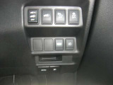運転席下、各種操作スイッチ