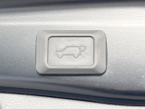 【パワーバックドア】スマートキーや運転席のボタンを押すだけでリアゲートが自動で開閉します!荷物を持っている時や、高い位置にあるバックドアを閉める際に便利な機能です♪