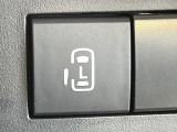 【パワースライドドア】スマートキーや運転席のスイッチでスライドドアの開閉が可能♪電動だから力を入れてドアを開ける必要が無く、小さいお子様でも、重い荷物を持っている時もラクに開け閉めできます♪