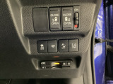 両側電動スライドドアは運転席から操作ができるよう、操作スイッチが付いています。その下にはETCがついています。高速道路の料金所の通過も楽々です!。 カードの取り出しもしやすい場所についています。
