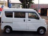 国の指定を受けた自社工場で、整備士が車検と点検整備を行っております。