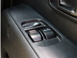 『1台』のお車に対して、3名体制で日々議論を重ね仕入れを行っております。