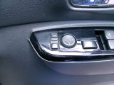 ドアミラーの鏡面の調節、格納は運転席からすべて操作できます!
