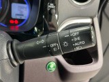 【オートライト】周りの明るさに応じて自動でヘッドライトの点灯・消灯ができる機能です!ライトの付け忘れ・消し忘れなどが無くなり、雨の日や夕方の走行も安心!トンネル通過時も便利ですね♪