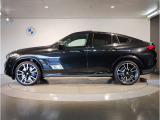 【拘りのFR】BMWが多く採用するFR車。ダイレクトでスポーティな加速感・シャープなハンドリングを実現。縦置きエンジンレイアウトにより、フラットで上質な乗り味です。