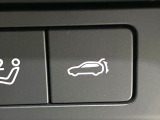 【パワーバックドア】スマートキーや運転席のボタンを押すだけでリアゲートが自動で開閉します!荷物を持っている時や、高い位置にあるバックドアを閉める際に便利な機能です♪