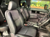 運転席シート廻りは使用感も少なく、良好な状態となっています。前オーナー様が丁寧に使っていたことがよくわかりますね。