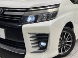 【LEDヘッドライト】悪天候や夜間走行時も良好な視界を確保し安心して運転できる高輝度LEDヘッドライトを装備!点灯速度が早く、消費電力も抑えられています。