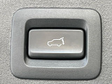 【パワーバックドア】スマートキーや運転席のボタンを押すだけでリアゲートが自動で開閉します!荷物を持っている時や、高い位置にあるバックドアを閉める際に便利な機能です♪
