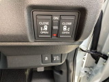 こちらの車両は両側電動スライドドアを装備(*^_^*)乗り降りの際や荷物を持っているときに大変重宝しますよ(*^_^*)