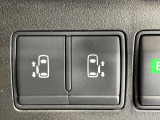 【両側パワースライドドア】スマートキーや運転席のスイッチで後席両側スライドドアの開閉が可能♪電動だから力を入れてドアを開ける必要が無く、小さなお子様でも簡単に開け閉めでき快適です♪