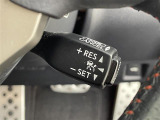 【レーダークルーズコントロール】アクセルを踏まなくても、設定した速度で走行できます!先行車との車間距離を適切に維持する追従走行の機能も有しています。機能には限界があるためご注意ください。