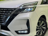 【LEDヘッドライト】悪天候や夜間走行時も良好な視界を確保し安心して運転できる高輝度LEDヘッドライトを装備!点灯速度が早く、消費電力も抑えられています。