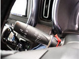 『1台』のお車に対して、3名体制で日々議論を重ね仕入れを行っております。