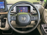 インテリアに合わせたデザインのステアリングは、運転される方のことも考え、運転しやすい形状、大きさです。是非一度、実際に触ってお確かめください。
