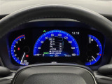 【メーターまわり】ドライバーから見やすい位置にあって安全運転に寄与します。マルチインフォメーションディスプレイでは、クルマに関する情報の確認はもちろん、各種安全機能・装備のON/OFFも設定可能。