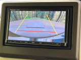 【バックカメラ】駐車時に後方がリアルタイム映像で確認できます。大型商業施設や立体駐車場での駐車時や、夜間のバック時に大活躍!運転スキルに関わらず、今や必須となった装備のひとつです!
