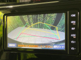 【バックカメラ】駐車時に後方がリアルタイム映像で確認できます。大型商業施設や立体駐車場での駐車時や、夜間のバック時に大活躍!運転スキルに関わらず、今や必須となった装備のひとつです!