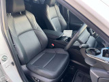運転席はくつろぎのプライベート空間! 車内をクリーニングしてお待ちしております!