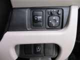 ダイハツのお店では、ダイハツ車を知り尽くしたプロフェッショナルが、専用の診断機器を使って各システムを点検しております。