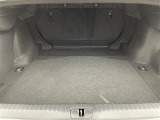 【トランク】積み込みやすい荷室です。シートアレンジできるものは、乗車人数と荷物の量や大きさによってシートを動かすことができるので、より快適なドライブが可能です!