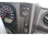 【電動格納ドアミラー】運転席からボタンでドアミラーの角度調整や格納が可能です。