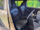 運転席まわりには十分なスペースがあり、大柄な方でもゆったり運転していただける環境です。