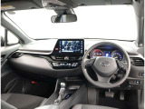 オシャレなインテリアで運転する気分も盛り上がりますよね^^