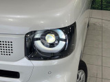 【LEDヘッドライト】悪天候や夜間走行時も良好な視界を確保し安心して運転できる高輝度LEDヘッドライトを装備!点灯速度が早く、消費電力も抑えられています。