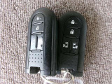 スマートキ-を携帯していればドアの施開錠もエンジン始動もラクラクです!