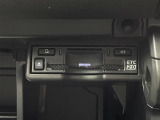 【ETC2.0(DSRC/ITSスポット)】ETCカードを挿入すれば料金所はノンストップで通過できます。ETC限定の割引や、高速道路の情報提供サービスを利用できます。