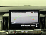 【バックモニター】後ろのカメラの映像をモニターに映し出すことができます!後方の見えない死角や、障害物との距離感をしっかり確認することができます!駐車が苦手な方におすすめです。